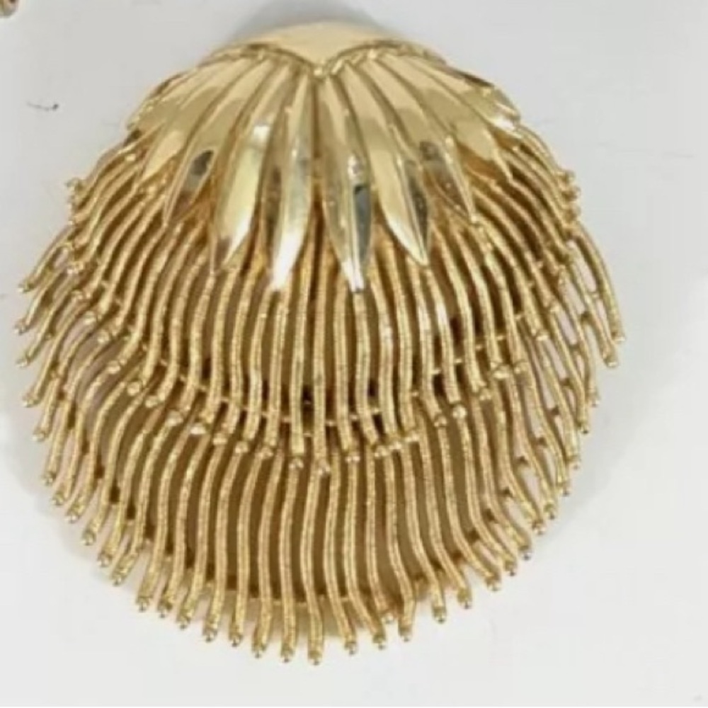 1960s Trifari - Sea Shell Rue de la Paix Brooch